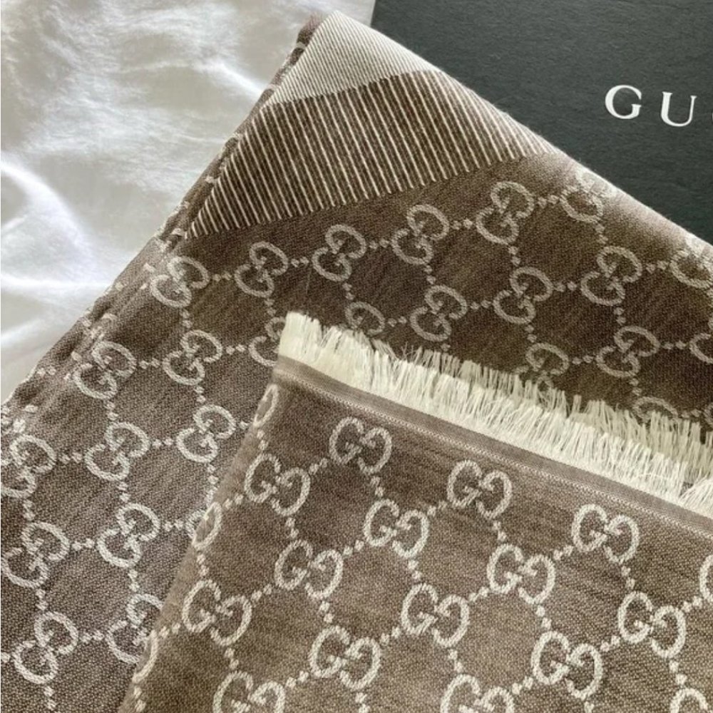 NWT Gucci GG taupe/beige wool & silk scarf - Picture 2 of 10